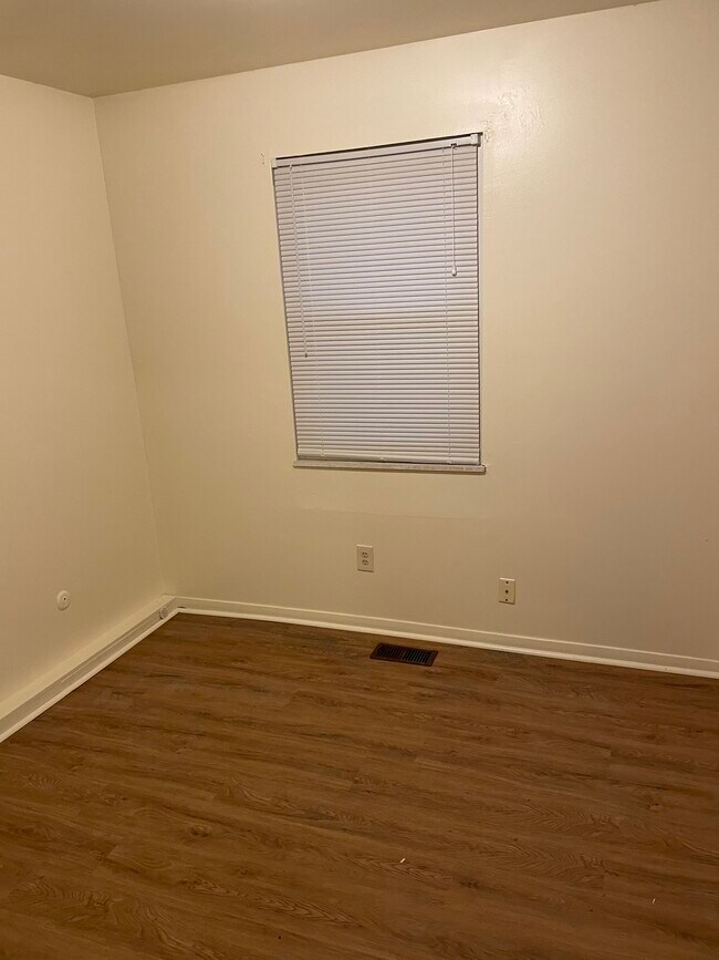 Foto del edificio - 5645 Twitchell Rd