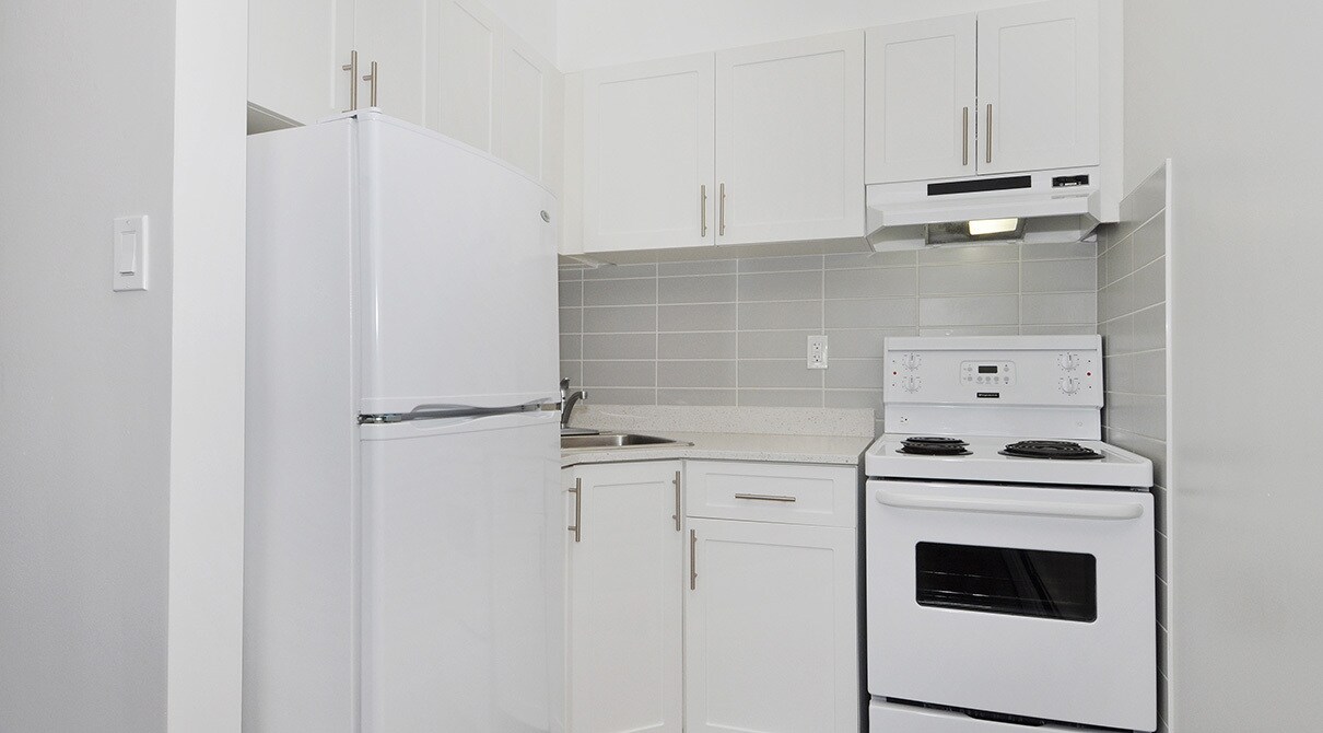 Primary Photo - Hollyburn Court