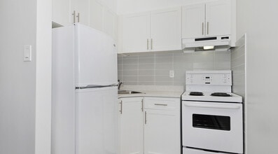 Building Photo - 550 W 12th Ave