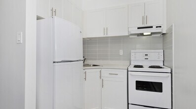 Building Photo - 550 W 12th Ave