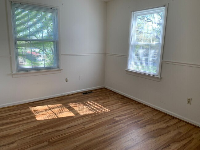 Foto del edificio - End Townhome In Oak Manor Community