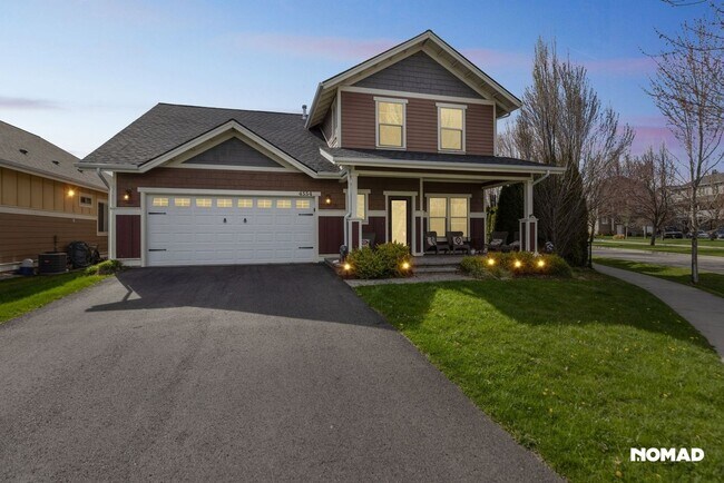 Building Photo - Stunning 3BR House with private beach acce...