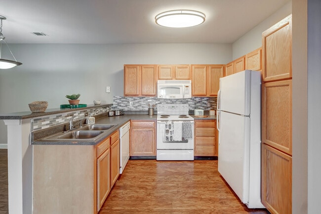 Building Photo - Crescent at Wolfchase Apartment Homes
