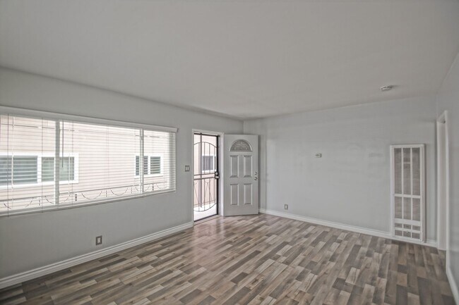 Foto del edificio - 330 Bungalow Dr