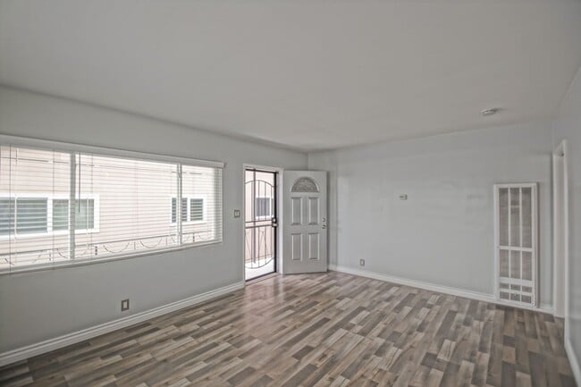 Building Photo - 330 Bungalow Dr