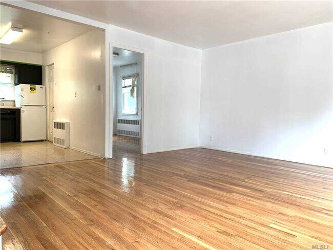 Foto del edificio - 160-27-160-77 77th Rd