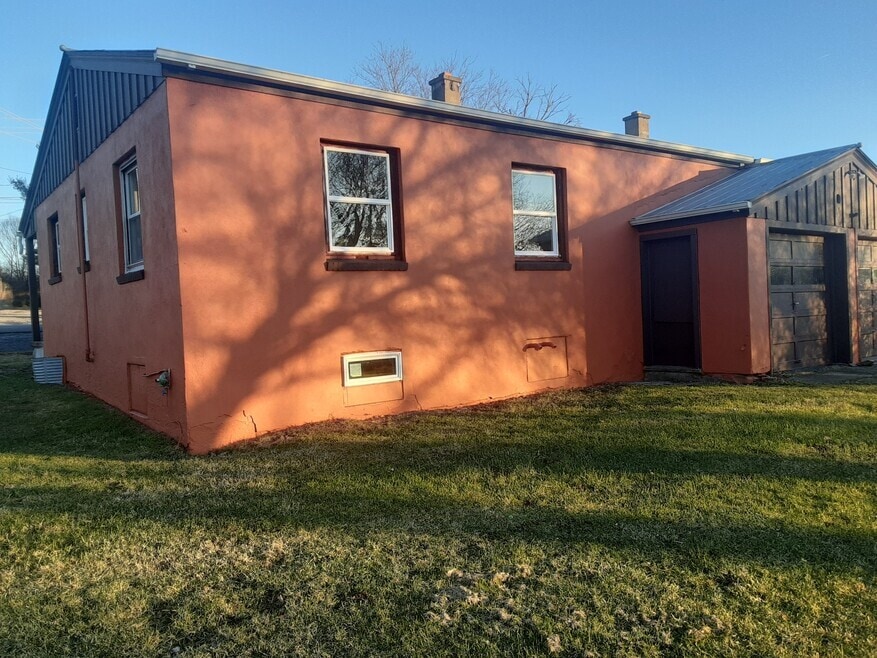 Primary Photo - 1616 E Shore Dr
