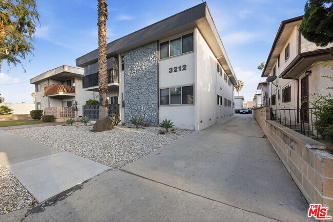 Foto del edificio - 3212 W 84th Pl