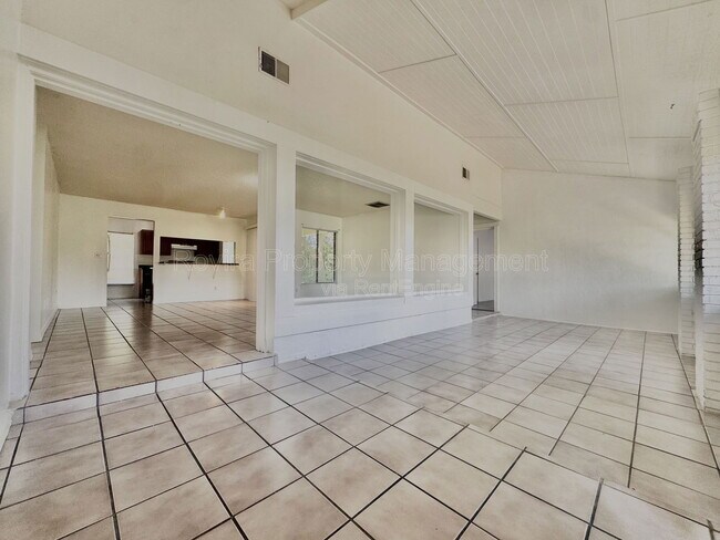 Foto del edificio - 708 Green Ct