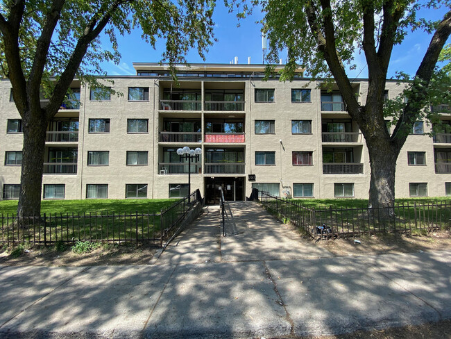 Building Photo - 6325 Boul Maurice-Duplessis
