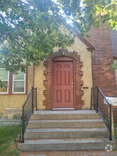 Building Photo - 716 9th Ave S