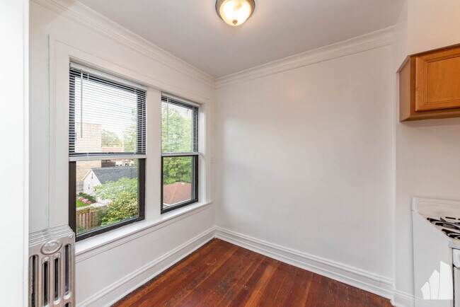 Building Photo - 4640 N Paulina St