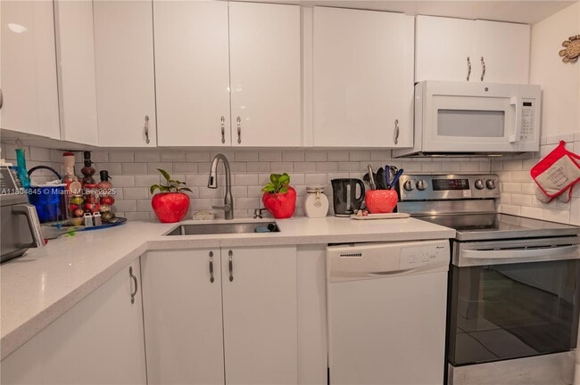 Foto del edificio - 3625 N Country Club Dr