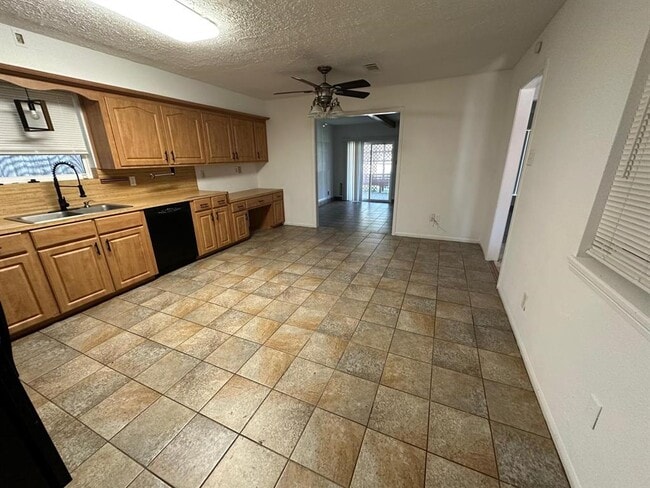 Building Photo - 8230 Amurwood Dr