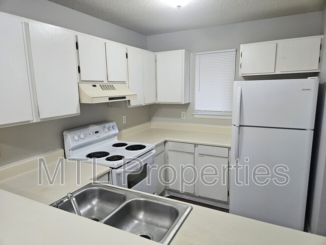 Foto del edificio - 1684 Eagles Pl