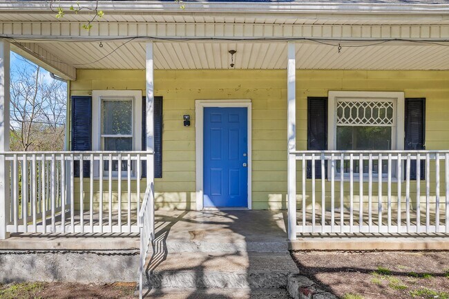 Building Photo - Three Bedroom Home Available Now! Brand Ne...