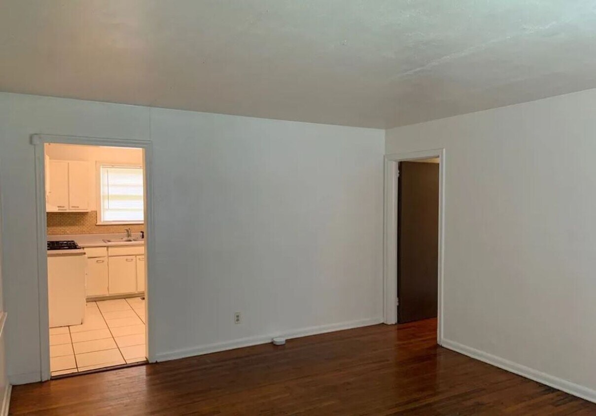 Foto del edificio - 1642 Sharkey St