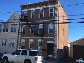 Building Photo - 214 Farnham Ave