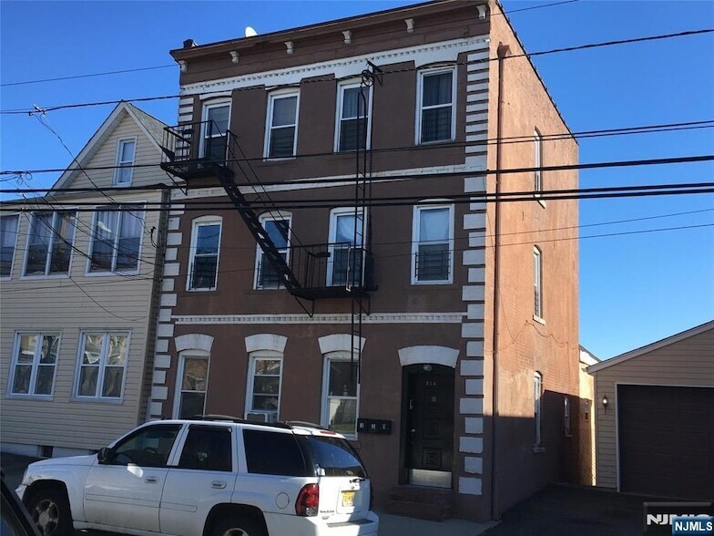 Foto principal - 214 Farnham Ave