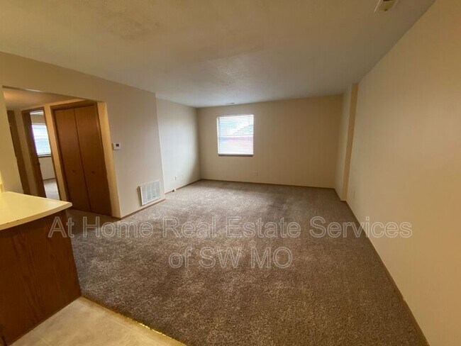 Foto del edificio - 2850 S Rogers Ave