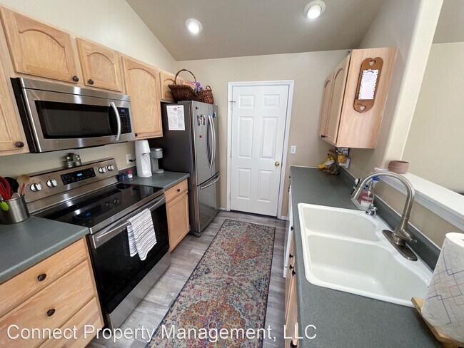Building Photo - 3 br, 2 bath House - 688 Green Tree