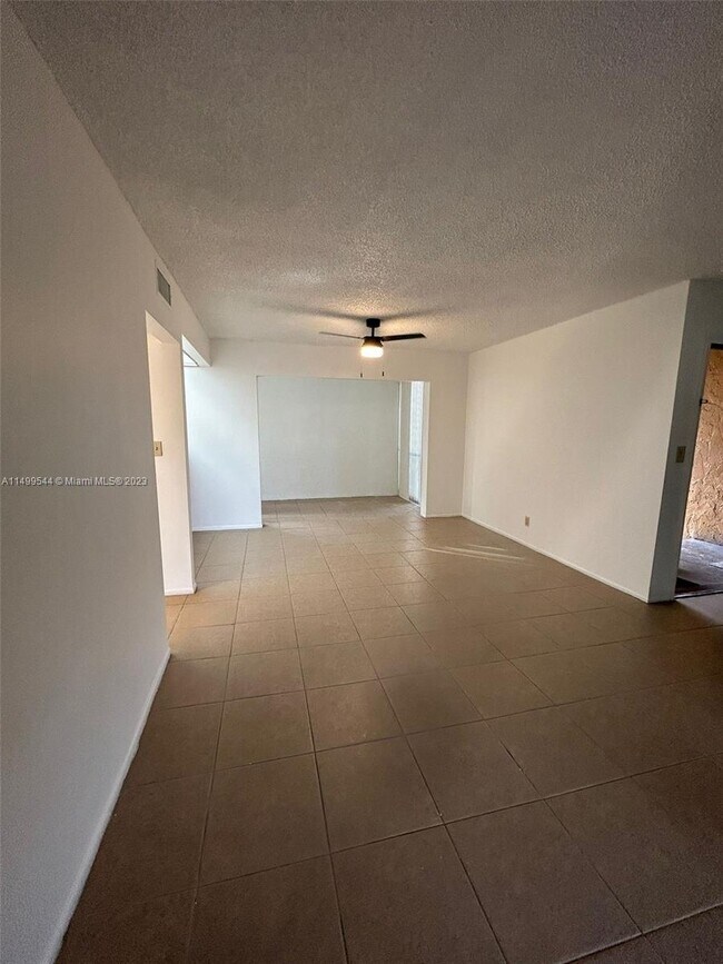 Foto del edificio - 4211 NW 19th St