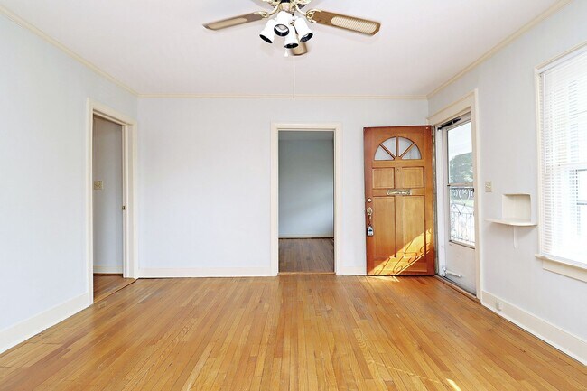 Foto del edificio - One Level City Living With Large Yard