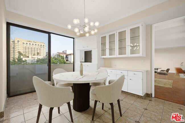 Foto del edificio - 325 N Oakhurst Dr