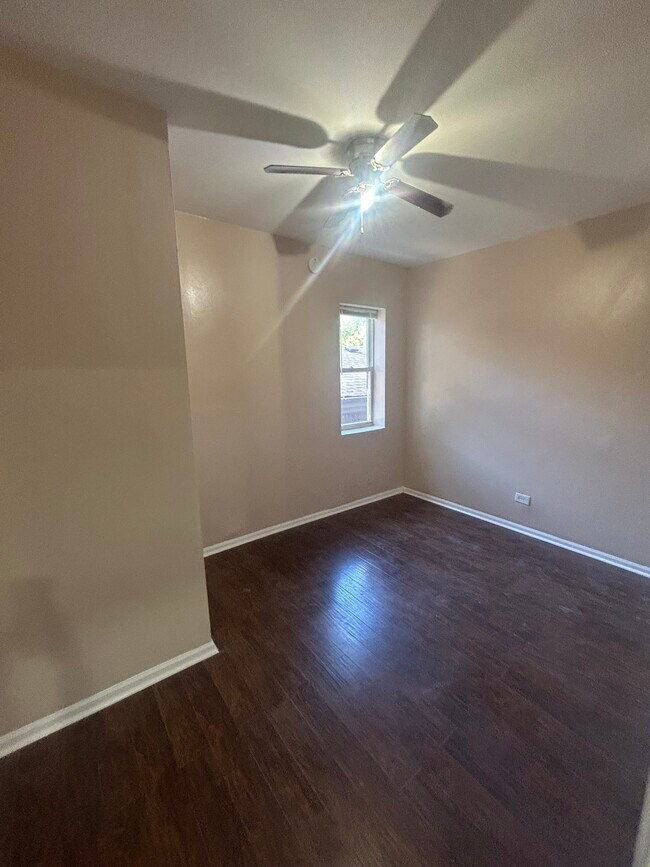 Foto del edificio - 7438 S Drexel Ave
