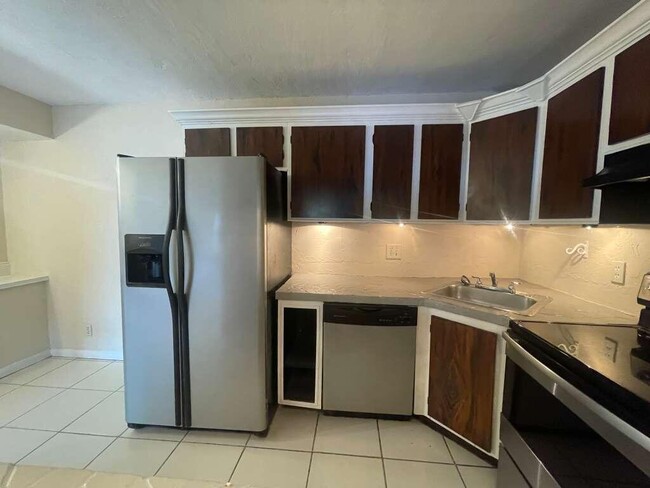 Foto del edificio - 721 Sunny Pine Way