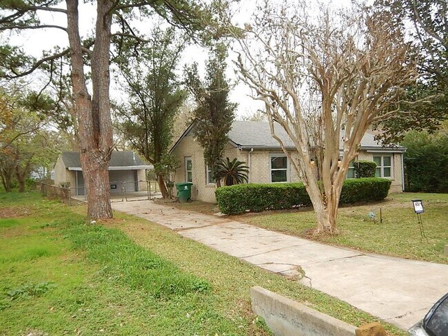 Building Photo - 5334 Carmen St