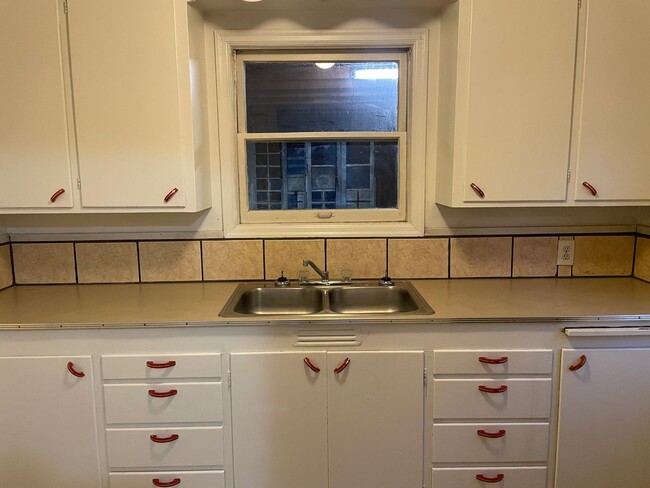 Foto del edificio - Duplex for Rent With Huge Attached Shop!! ...
