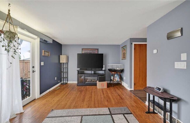 Foto del edificio - 4312 Candlelight Ln