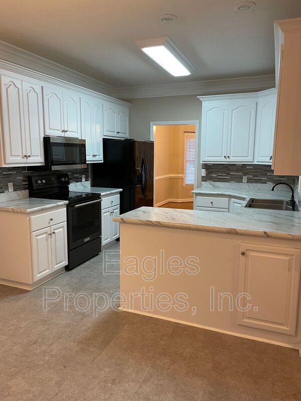 Foto del edificio - 608 Adler Ln