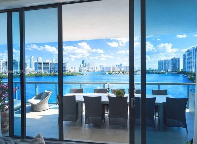 Foto del edificio - 3300 NE 188th St