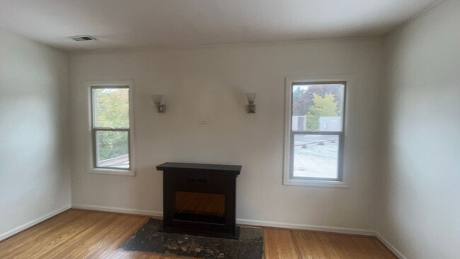 Building Photo - 5944-5948 NE 30th Ave