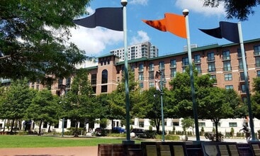 Building Photo - 500 Crawford St