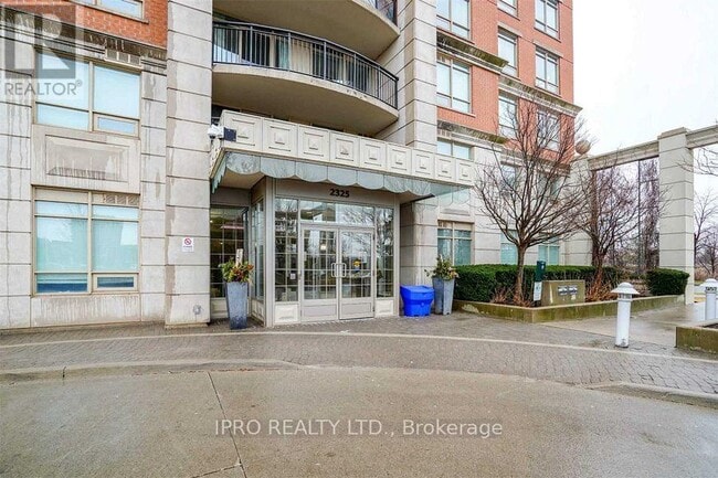 Building Photo - 2325-2325 Central Park Dr