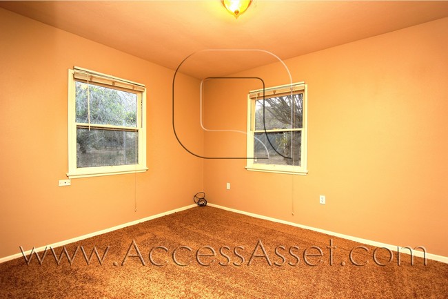Building Photo - 33097 1/2 Machado St