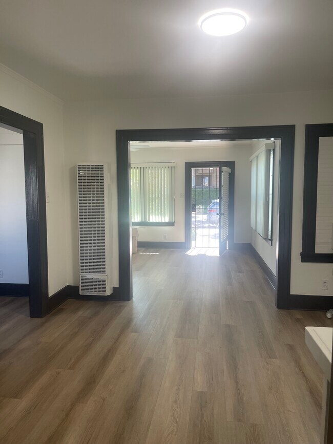 Foto del edificio - 245 N Louise St