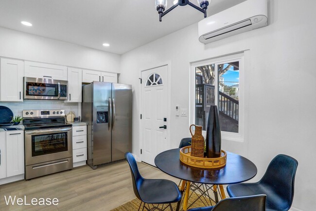 Building Photo - 2 br, 1 bath House - 2238 W Jewett St, A (...