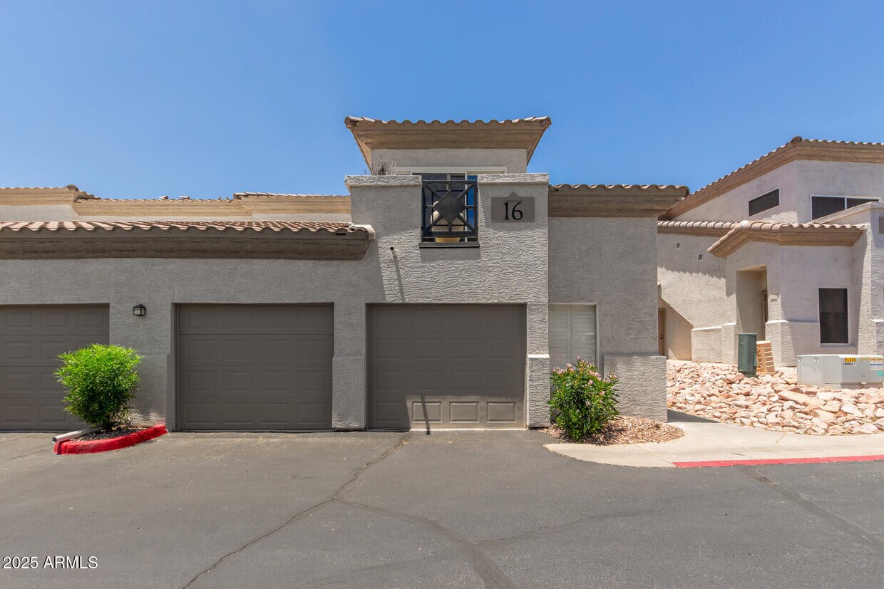 Foto principal - 3236 E Chandler Blvd