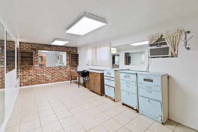 Foto del edificio - Prime Orlando Location – Updated 3/1.5 Home with Bonus Room