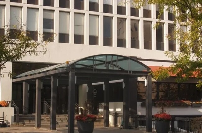 Foto del edificio - 444 W Fullerton Pky