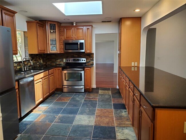Building Photo - 9403 Spring Hollow Dr