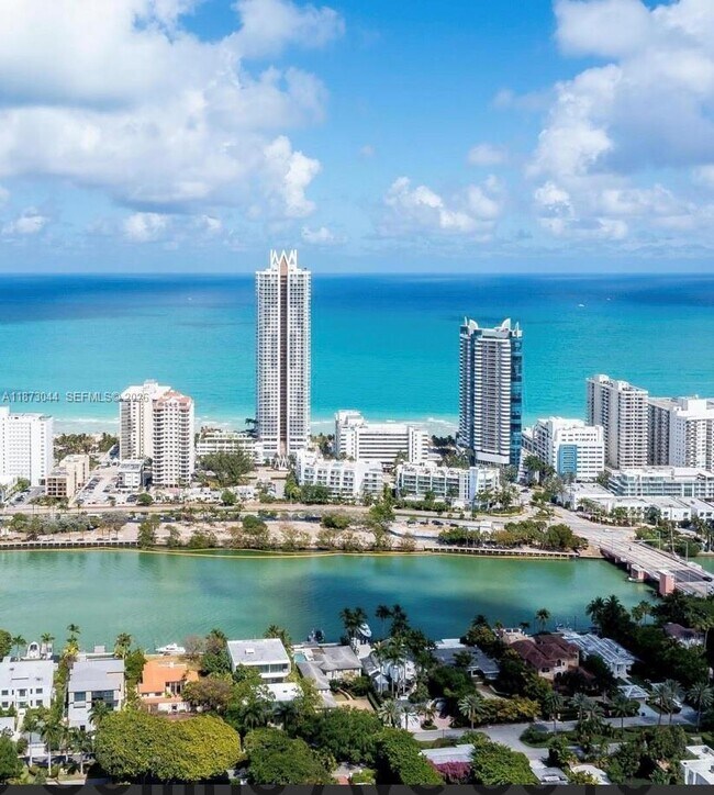 Foto del edificio - 6365 Collins Ave