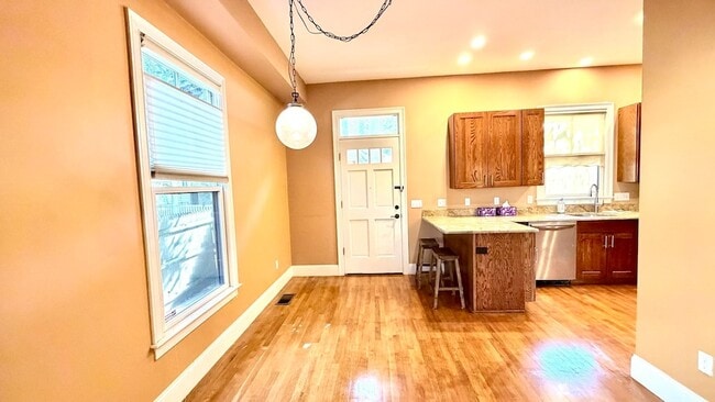 Building Photo - 1458 Cambridge St