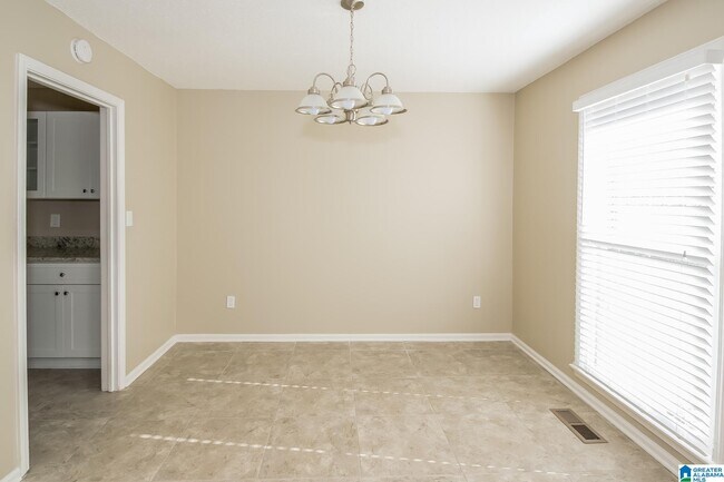 Building Photo - 720 Country View Terrace