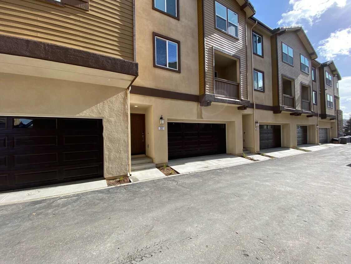 Primary Photo - 207 Mission Villas Rd