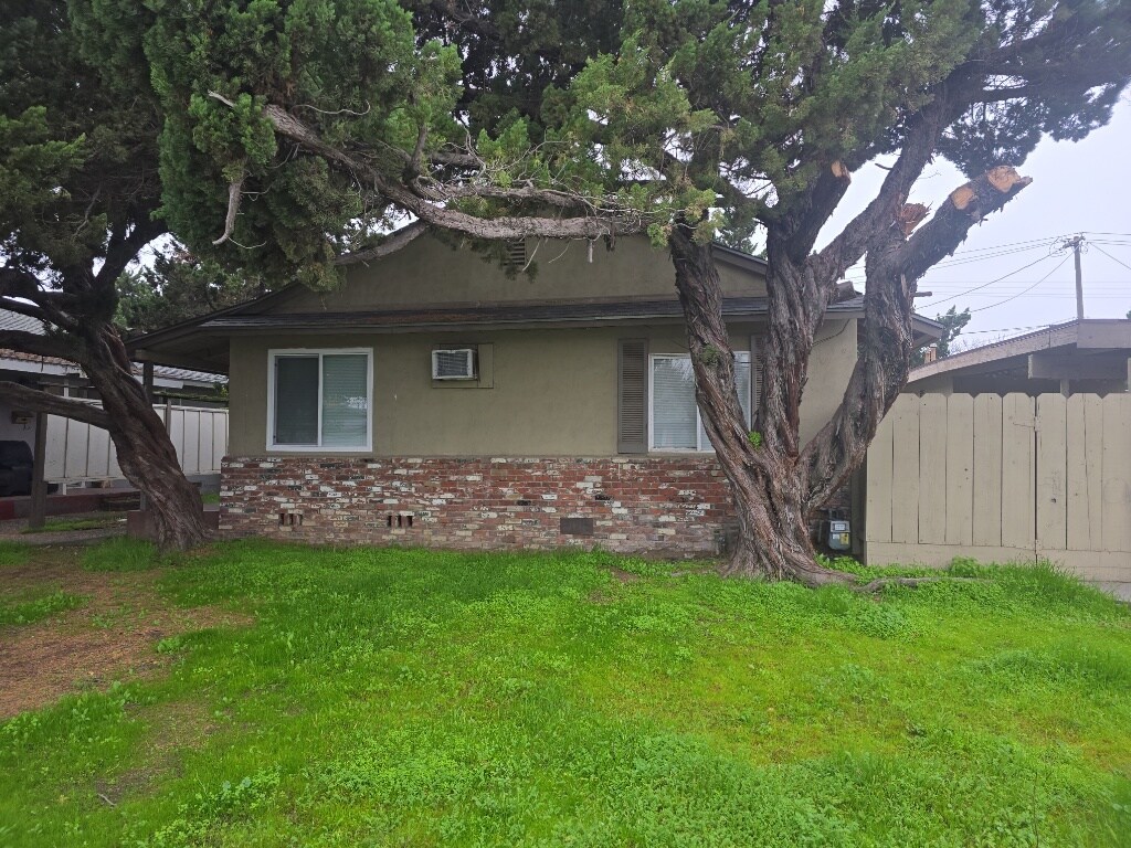 Primary Photo - 904 Middlecoff Ave